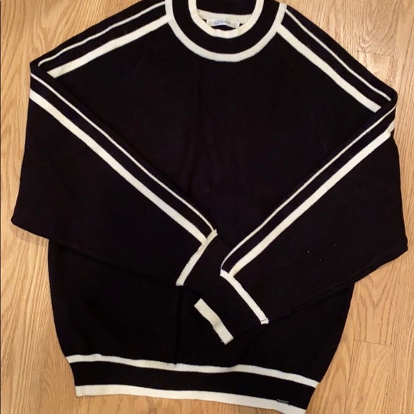 Q2 collection black and white sweater. - Picture 1 of 8